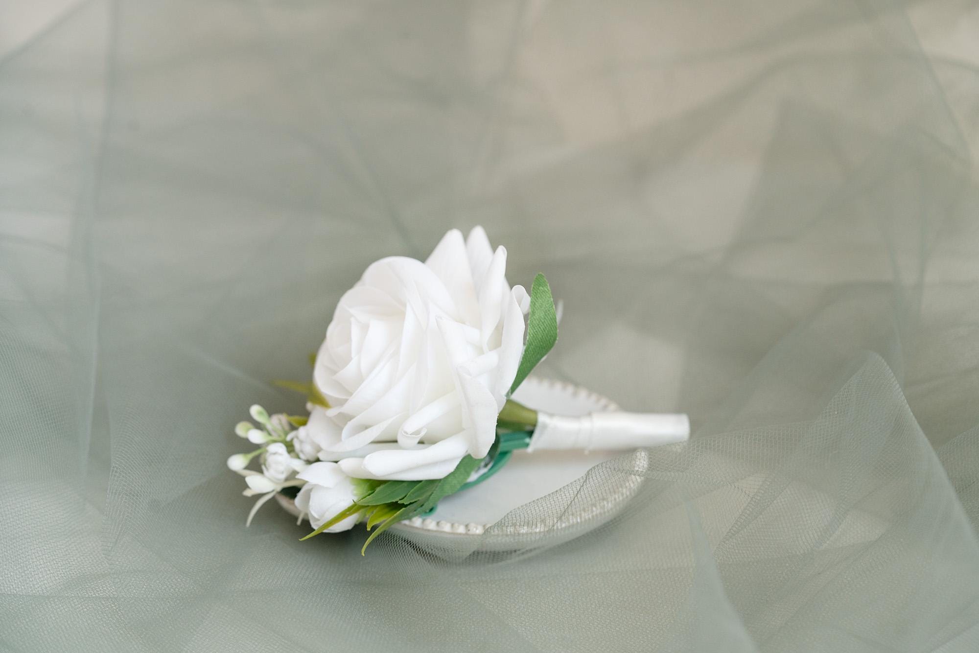 Elegant Real Touch White Rose Pearl Bracelet, Wrist Corsage Wedding Gift for Her, Bridesmaid, Mom, Prom Boutonniere, Bridal Accessories