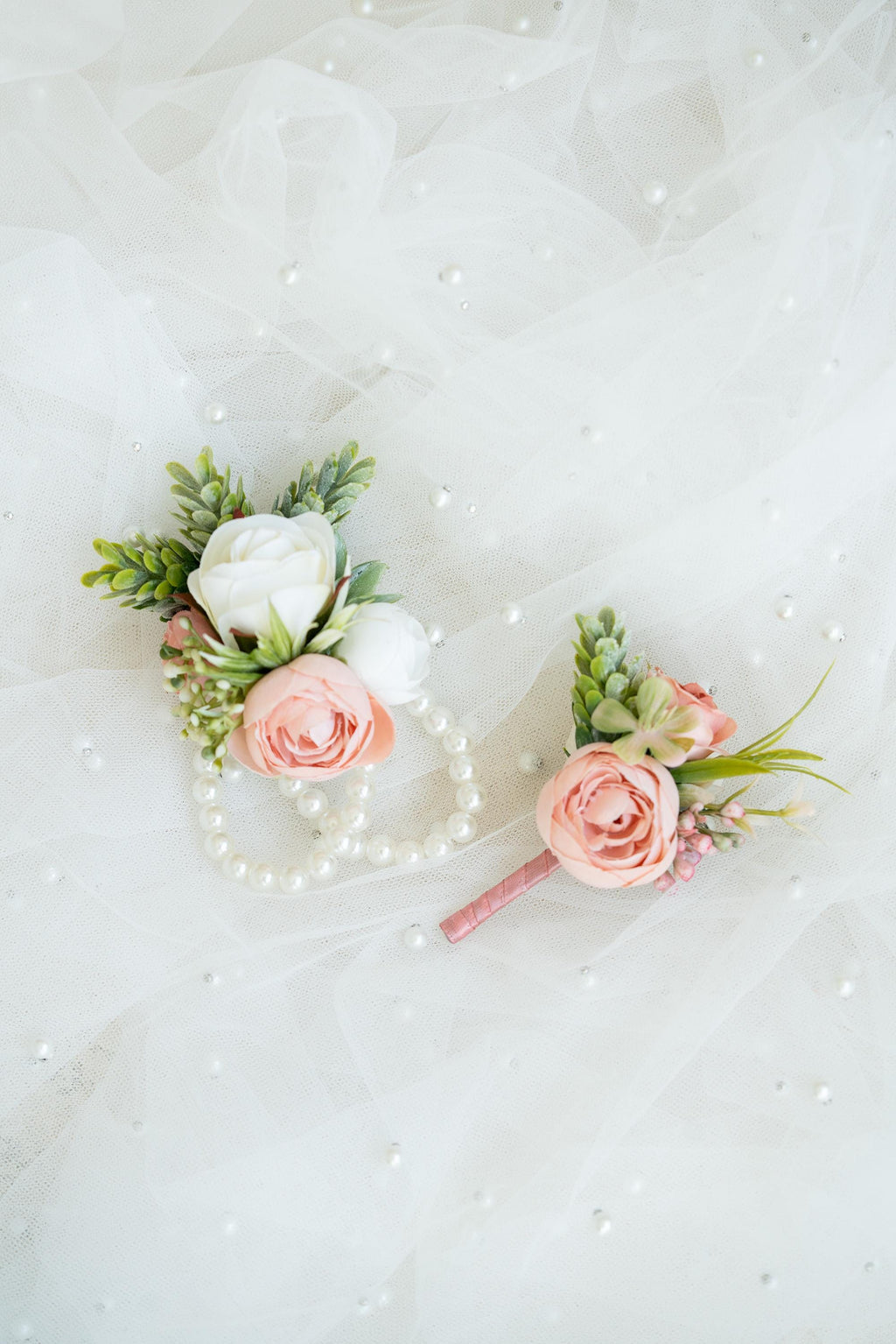 Dusty Rose Corsage for Romantic Wedding, Silk Ranunculus Pearl Bracelet Gift for Her, Flower Girl Corsage, Rustic Rose Prom Pin, Boutonniere
