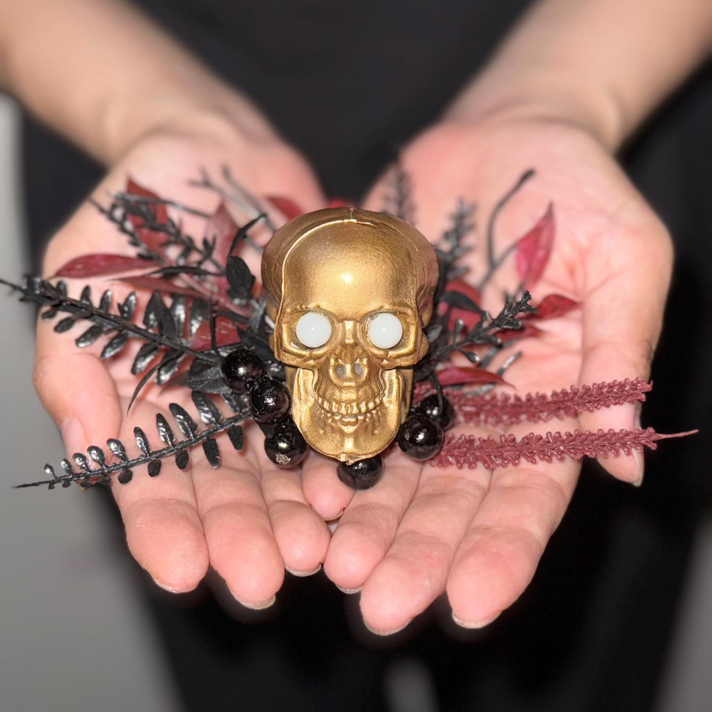 Luminous Bloody Skull Halloween Brooch - Horror Vibe Max Halloween Accessories, Boutonniere Dress Gift for Kids and Family Members