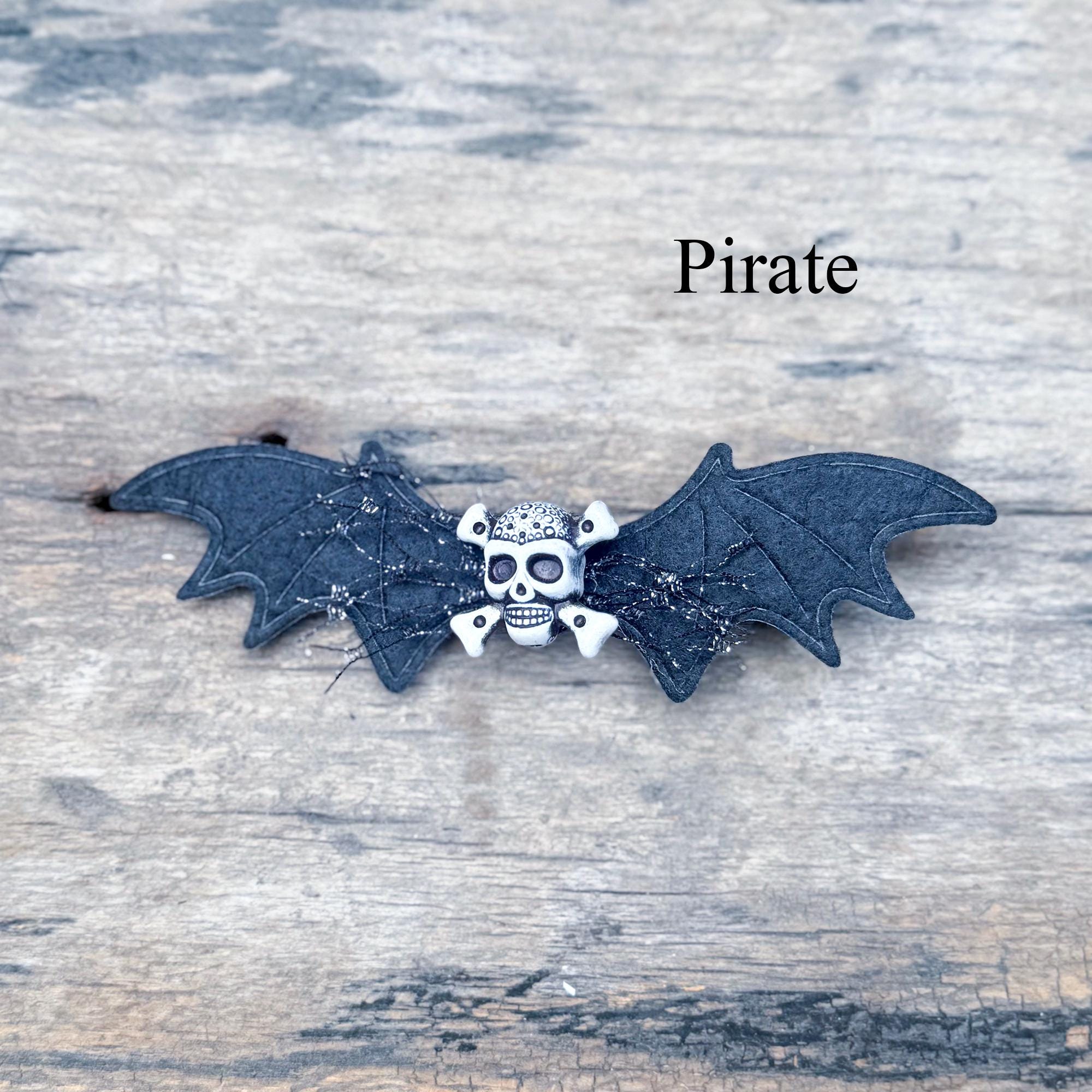 Luminous Bloody Skull Halloween Brooch - Horror Vibe Max Halloween Accessories, Boutonniere Dress Gift for Kids and Family Members