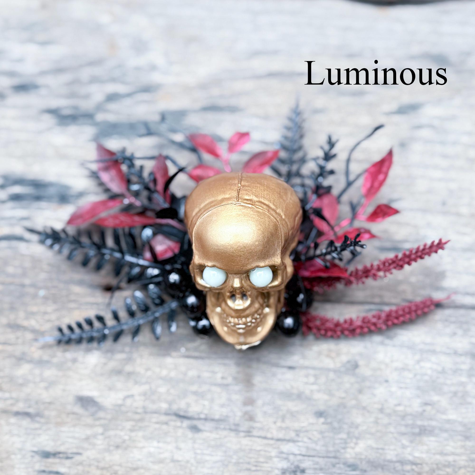 Luminous Bloody Skull Halloween Brooch - Horror Vibe Max Halloween Accessories, Boutonniere Dress Gift for Kids and Family Members