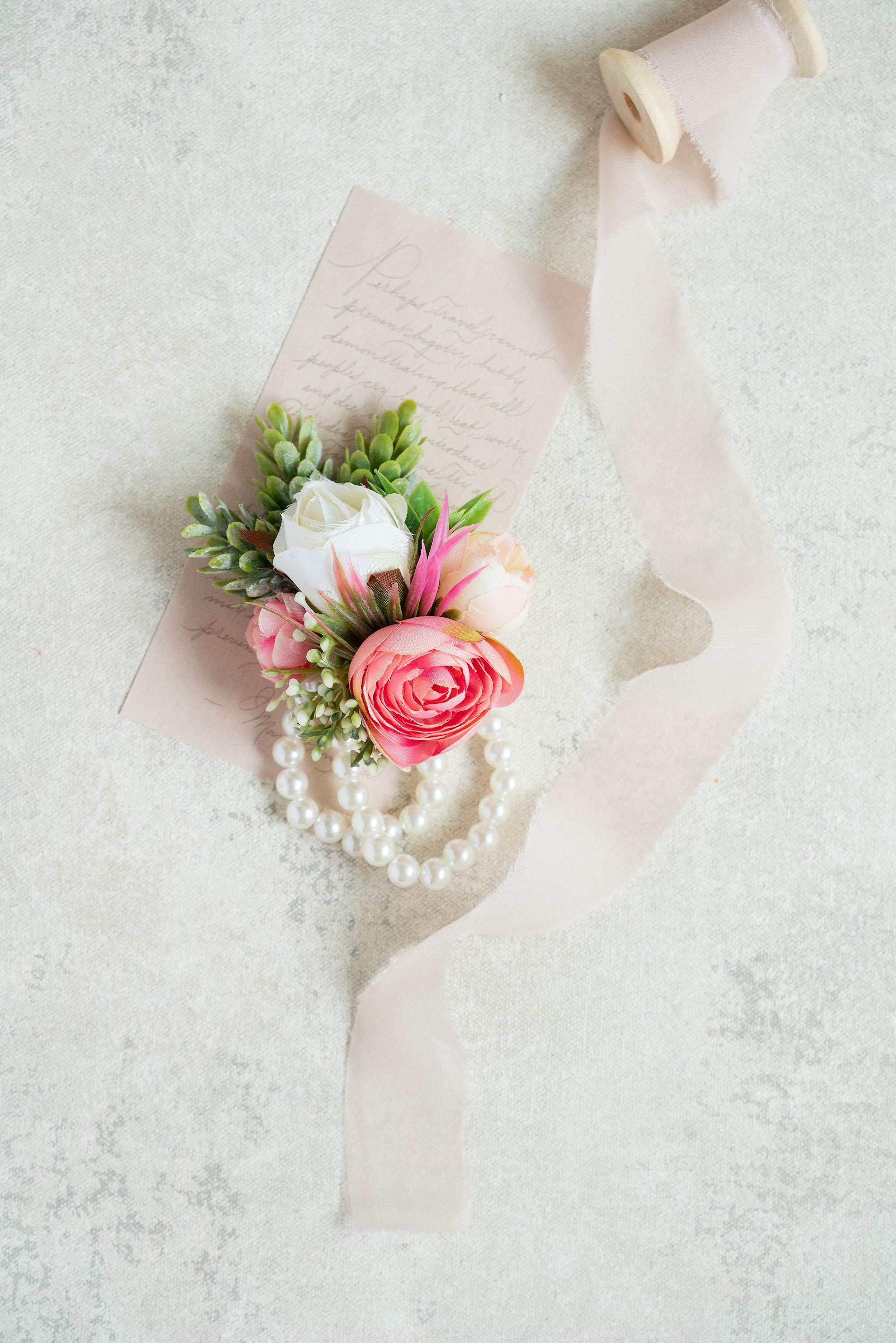 Peachy Pink Rose Pearl Wrist Corsage - Silk Ranunculus Bracelet Corsage, Wedding Mom Corsage Gift, Bridesmaid Wrist Flower for Prom