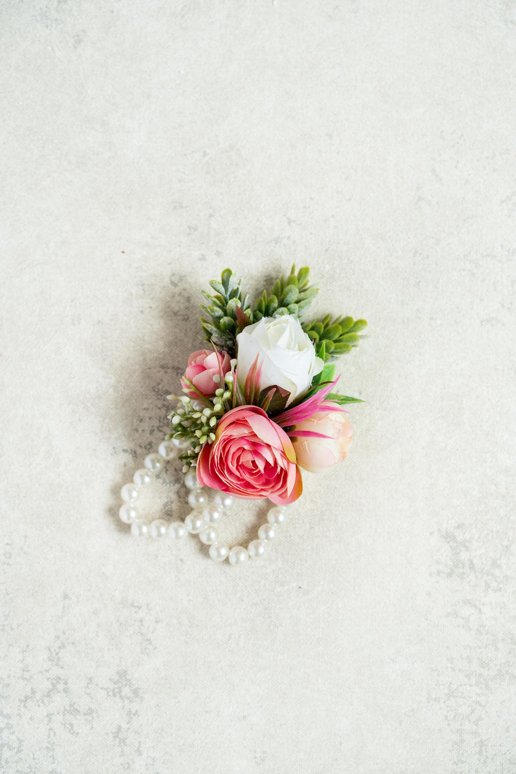Peachy Pink Rose Pearl Wrist Corsage - Silk Ranunculus Bracelet Corsage, Wedding Mom Corsage Gift, Bridesmaid Wrist Flower for Prom