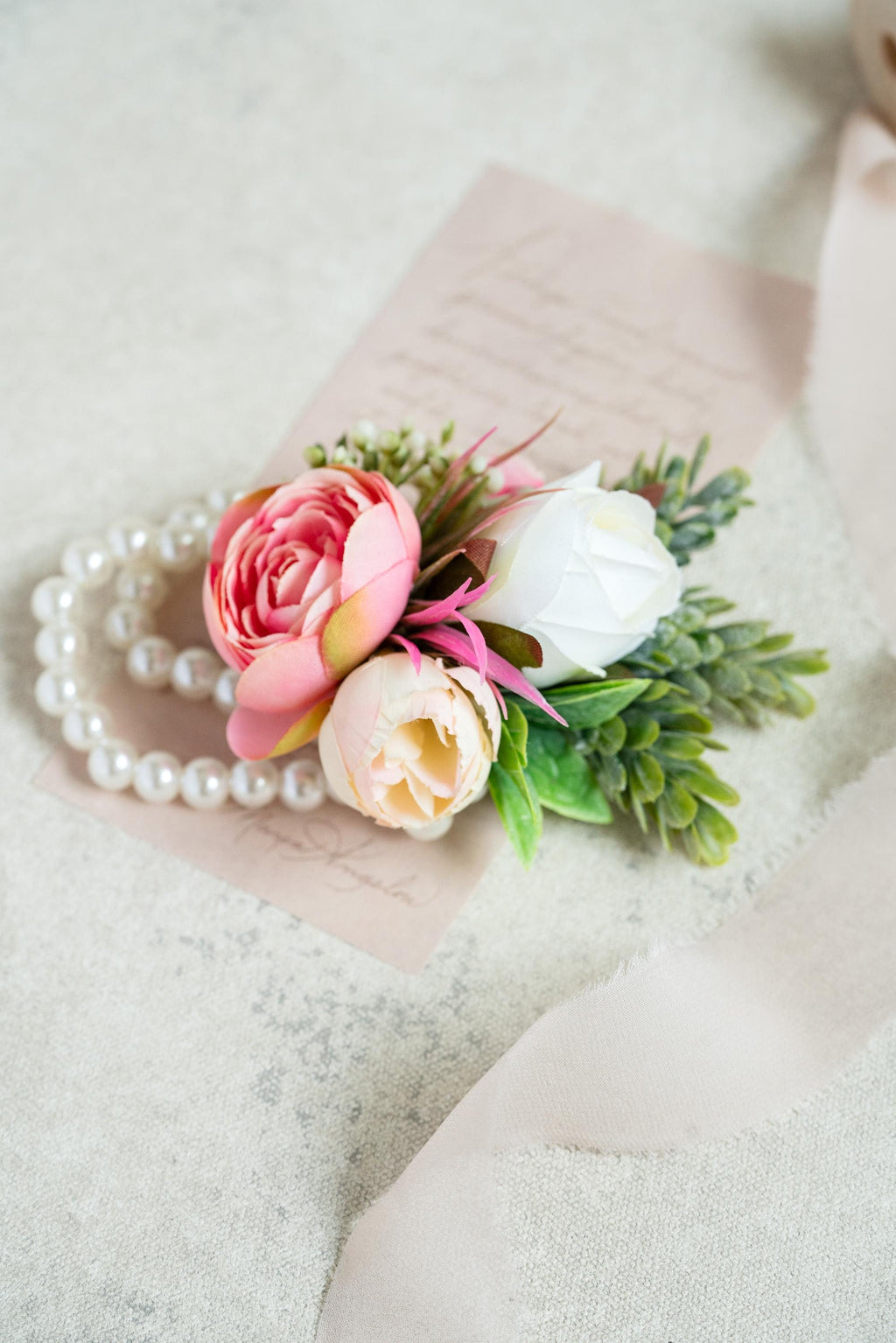 Peachy Pink Rose Pearl Wrist Corsage - Silk Ranunculus Bracelet Corsage, Wedding Mom Corsage Gift, Bridesmaid Wrist Flower for Prom