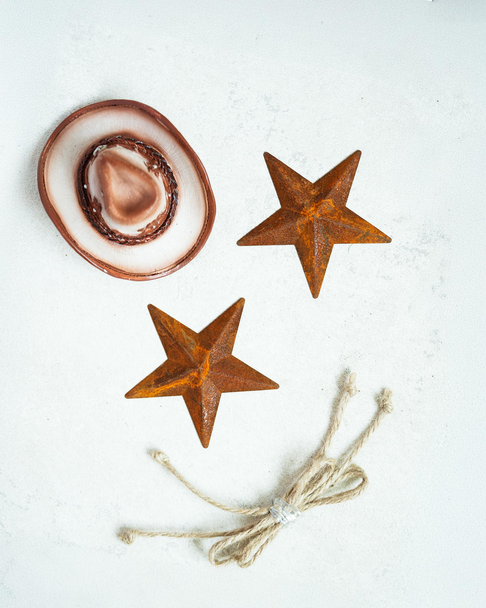 Set of 40 Rusty Metal Stars with Holes — 20 pcs 1" and 20 pcs 2" Rustic Craft Stars for Farmhouse Christmas Tree Ornaments & Holiday Decor