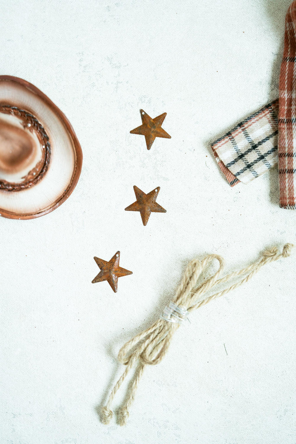 Set of 40 Rusty Metal Stars with Holes — 20 pcs 1" and 20 pcs 2" Rustic Craft Stars for Farmhouse Christmas Tree Ornaments & Holiday Decor