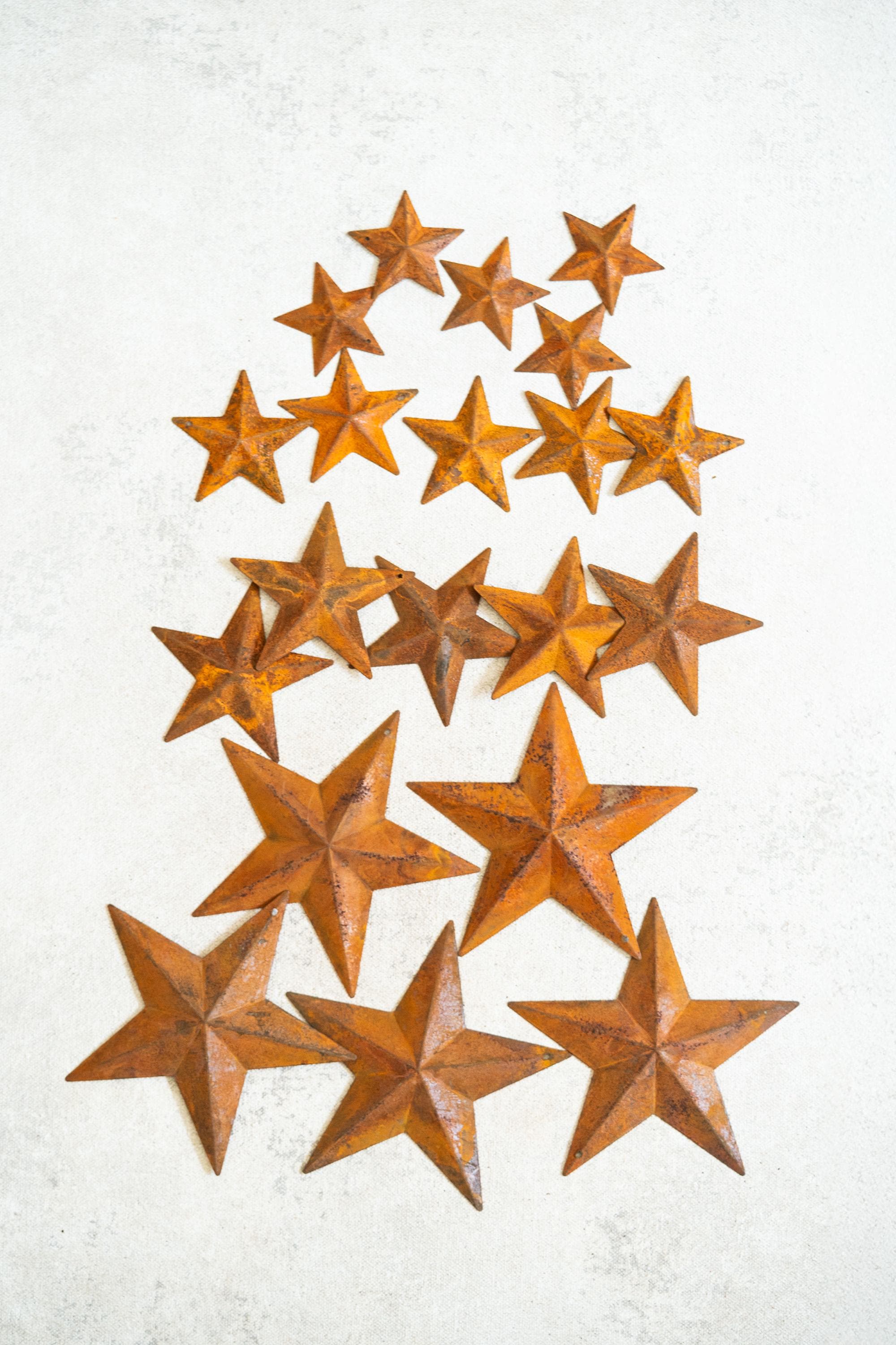 20 Rusty Metal Stars with Holes (2", 2.4", 2.8", 4") — Jute Twine Included, Rustic Craft Farmhouse Christmas Tree Ornaments, Holiday Decor