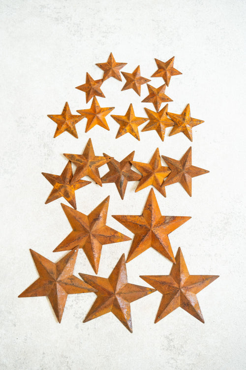 20 Rusty Metal Stars with Holes (2", 2.4", 2.8", 4") — Jute Twine Included, Rustic Craft Farmhouse Christmas Tree Ornaments, Holiday Decor