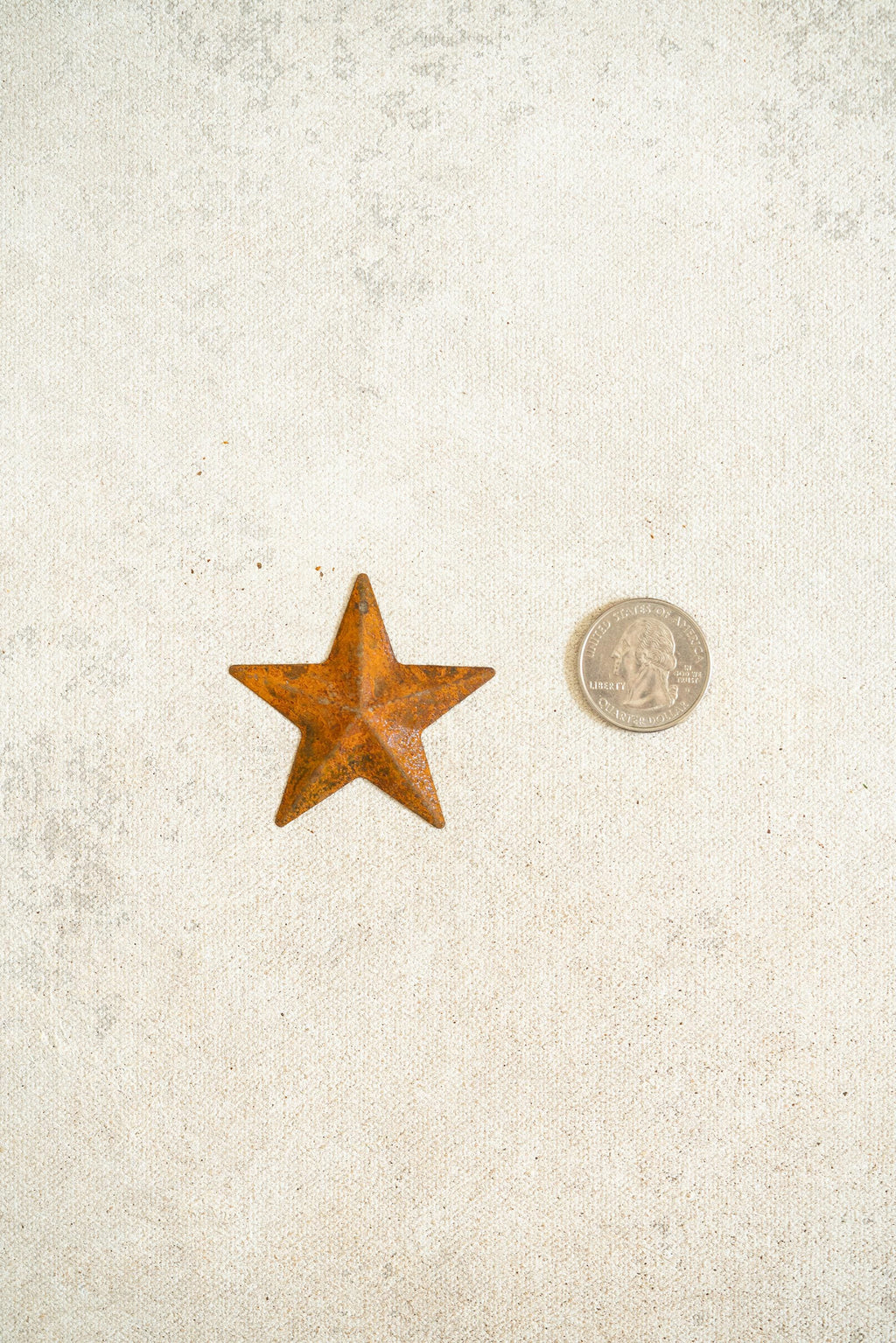 20 Rusty Metal Stars with Holes (2", 2.4", 2.8", 4") — Jute Twine Included, Rustic Craft Farmhouse Christmas Tree Ornaments, Holiday Decor