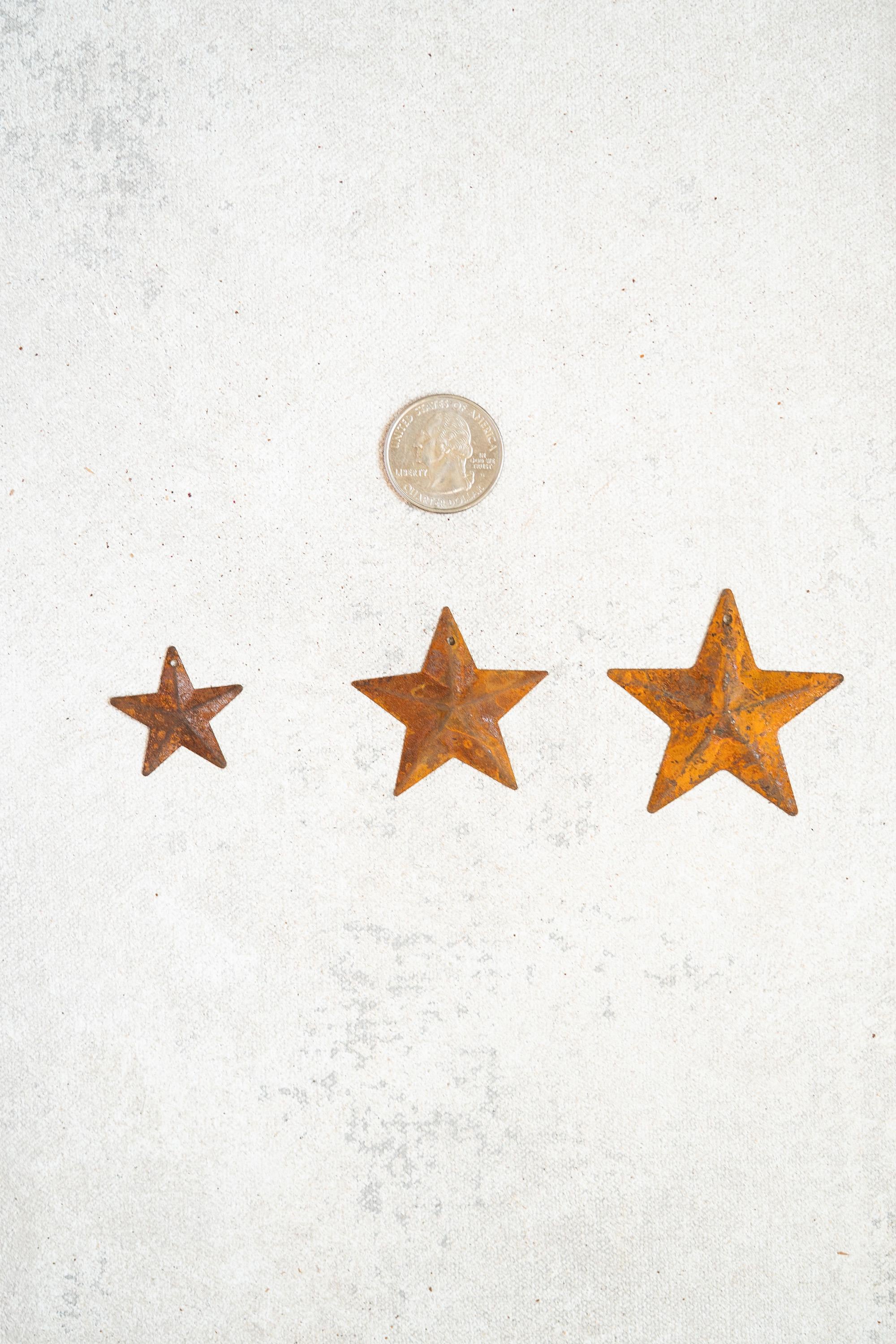 30 Rusty Metal Stars with Holes (1",1.6",2") — Jute Twine Included, Rustic Craft for Farmhouse Christmas Tree Ornaments, Holiday Decor