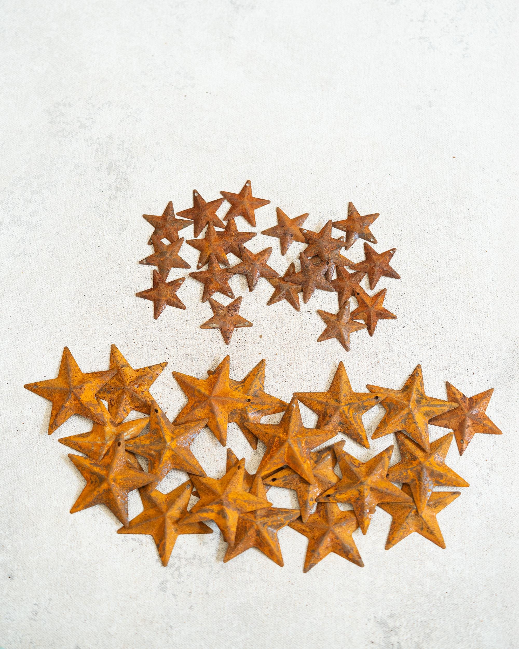 Set of 40 Rusty Metal Stars with Holes — 20 pcs 1" and 20 pcs 2" Rustic Craft Stars for Farmhouse Christmas Tree Ornaments & Holiday Decor