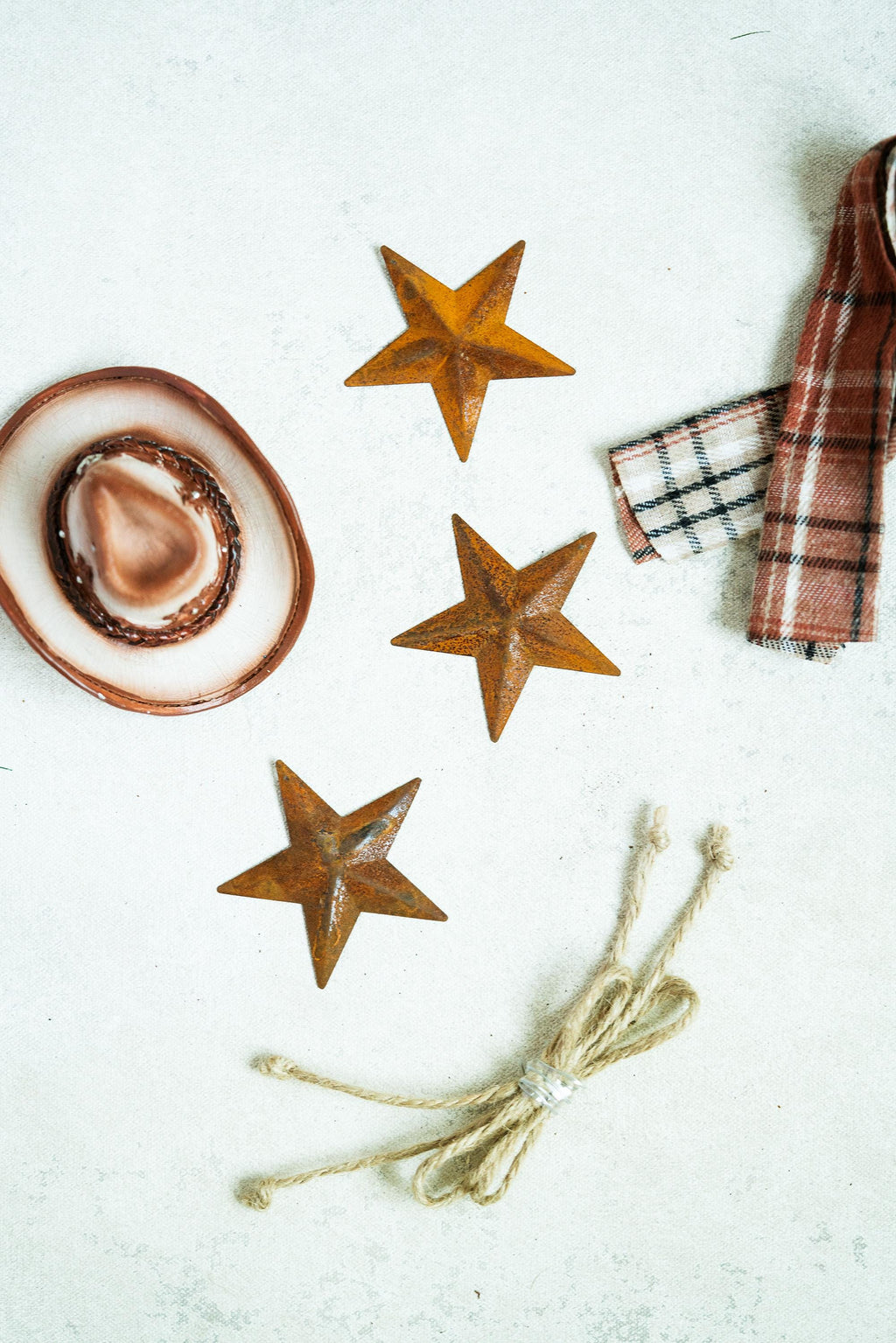 Set of 40 Rusty Metal Stars with Holes — 20 pcs 1" and 20 pcs 2" Rustic Craft Stars for Farmhouse Christmas Tree Ornaments & Holiday Decor