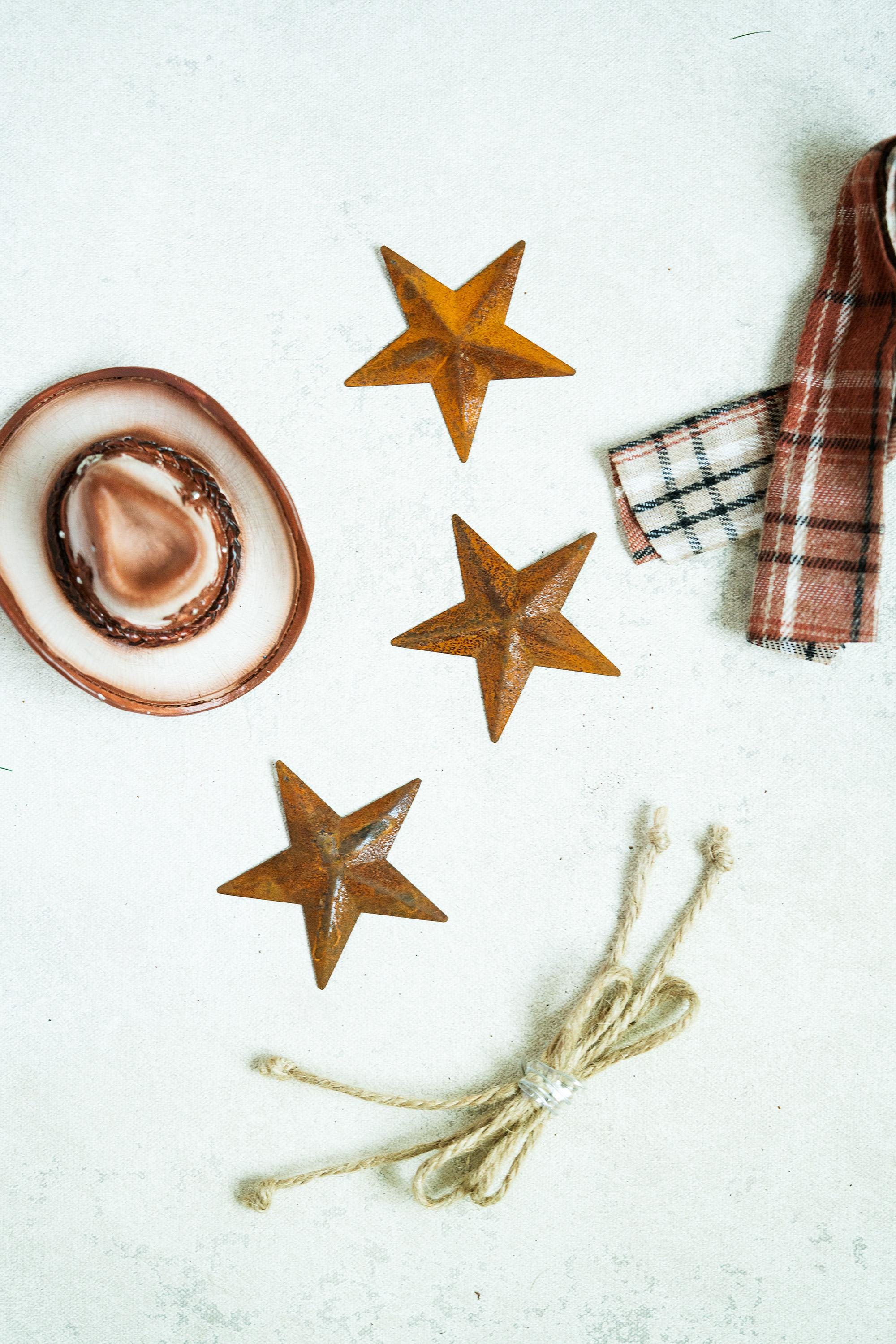 Set of 40 Rusty Metal Stars with Holes — 20 pcs 1" and 20 pcs 2" Rustic Craft Stars for Farmhouse Christmas Tree Ornaments & Holiday Decor
