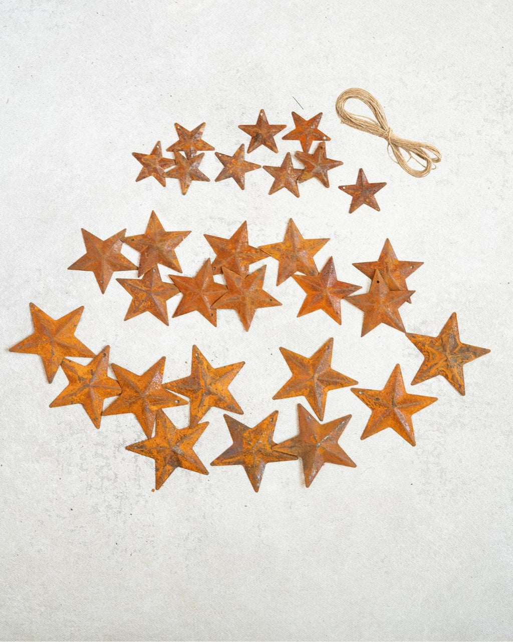 30 Rusty Metal Stars with Holes (1",1.6",2") — Jute Twine Included, Rustic Craft for Farmhouse Christmas Tree Ornaments, Holiday Decor