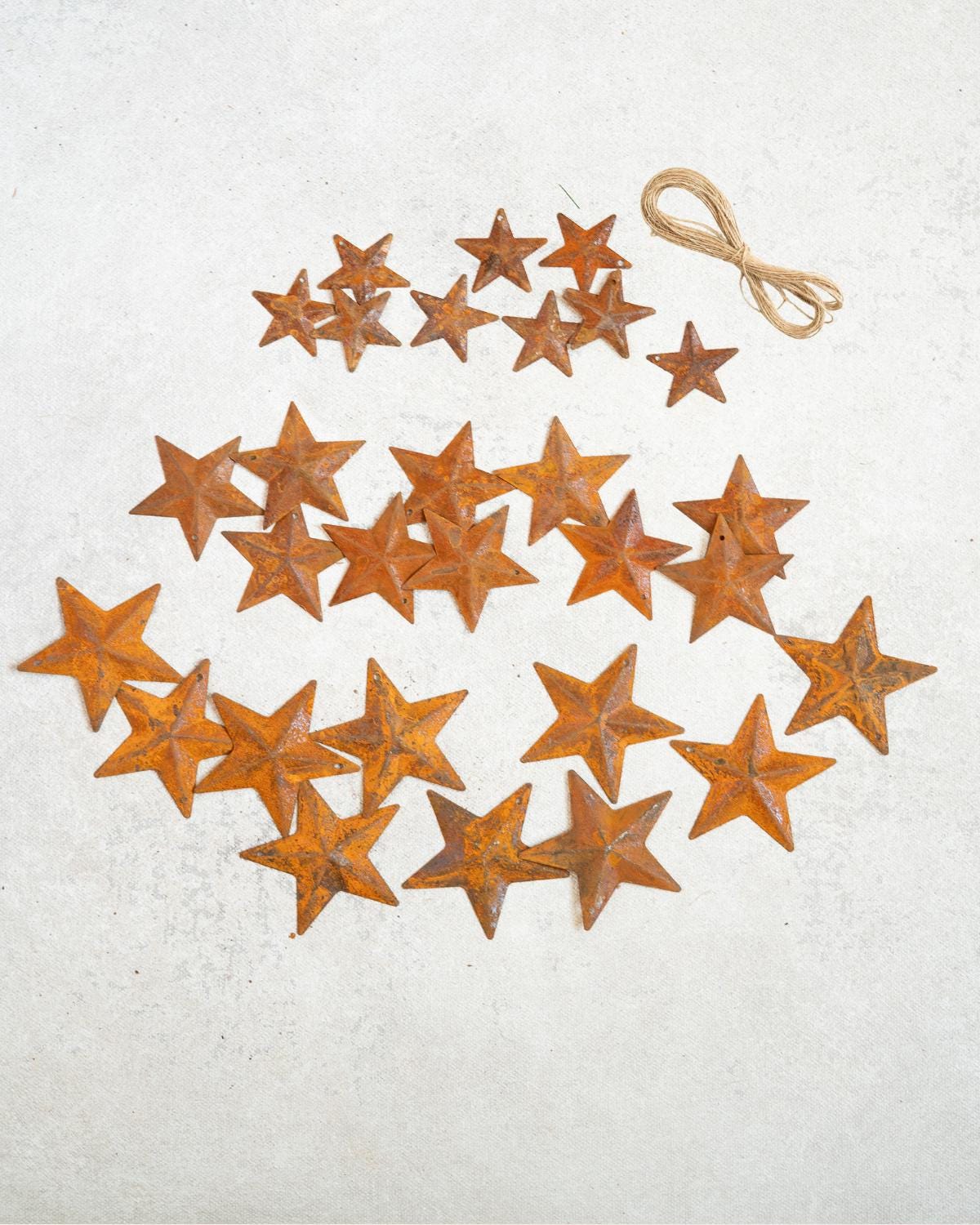 30 Rusty Metal Stars with Holes (1",1.6",2") — Jute Twine Included, Rustic Craft for Farmhouse Christmas Tree Ornaments, Holiday Decor