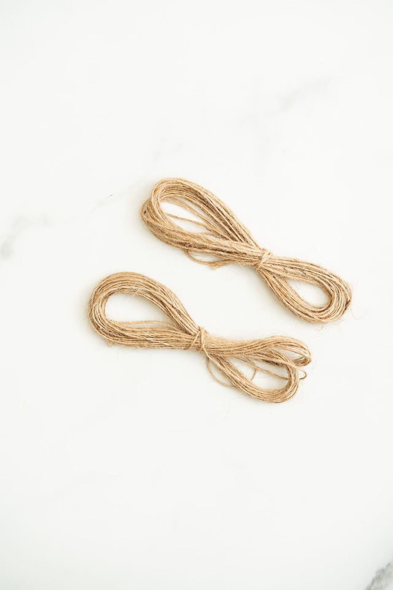 20 Rusty Metal Stars with Holes (2", 2.4", 2.8", 4") — Jute Twine Included, Rustic Craft Farmhouse Christmas Tree Ornaments, Holiday Decor