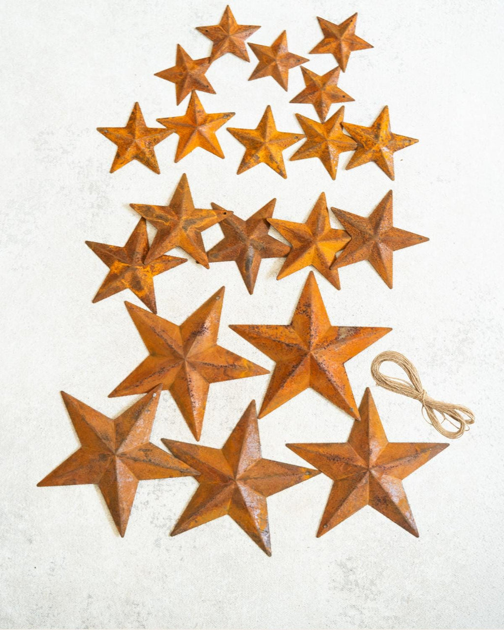 20 Rusty Metal Stars with Holes (2", 2.4", 2.8", 4") — Jute Twine Included, Rustic Craft Farmhouse Christmas Tree Ornaments, Holiday Decor
