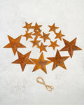 15 Rusty Metal Stars with Holes (2", 4'') — Jute Twine Included, Rustic Craft Stars for Farmhouse Christmas Tree Ornaments, Holiday Decor
