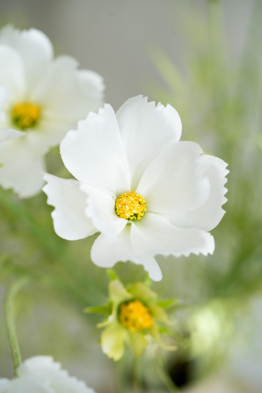 23.6" White Faux Cosmos Flowers – Long Stem Cosmos Bouquet Flowers for Home Décor, Wedding Arrangements & Table Centerpieces