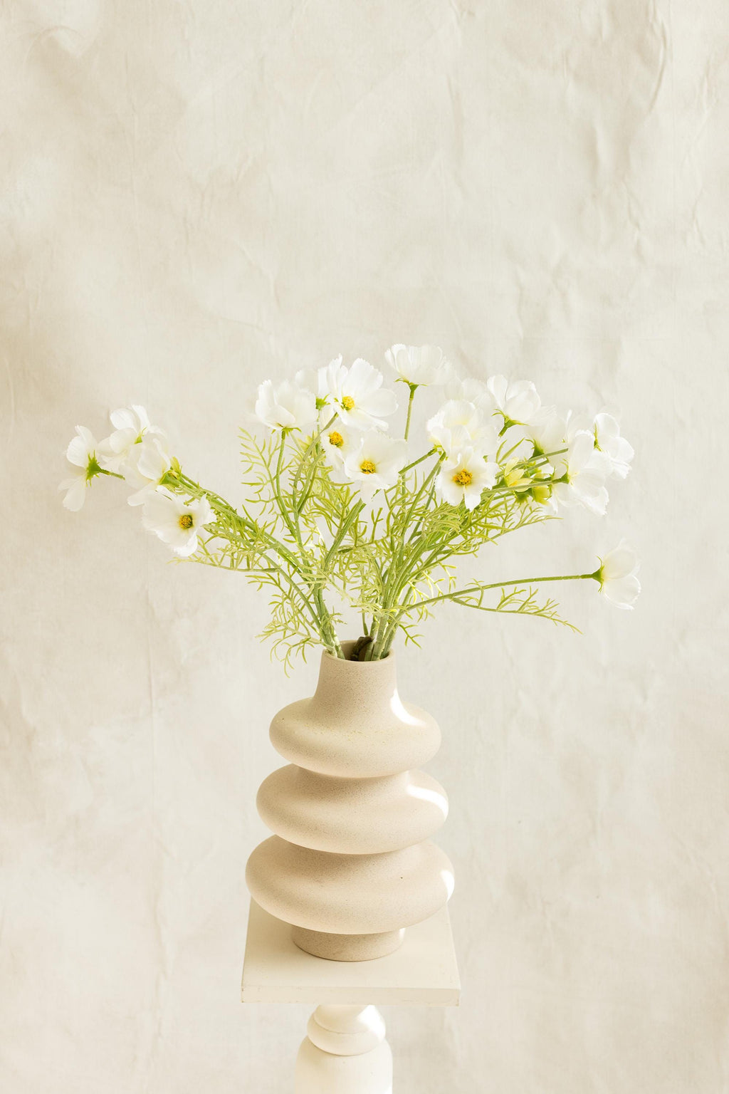 23.6" White Faux Cosmos Flowers – Long Stem Cosmos Bouquet Flowers for Home Décor, Wedding Arrangements & Table Centerpieces