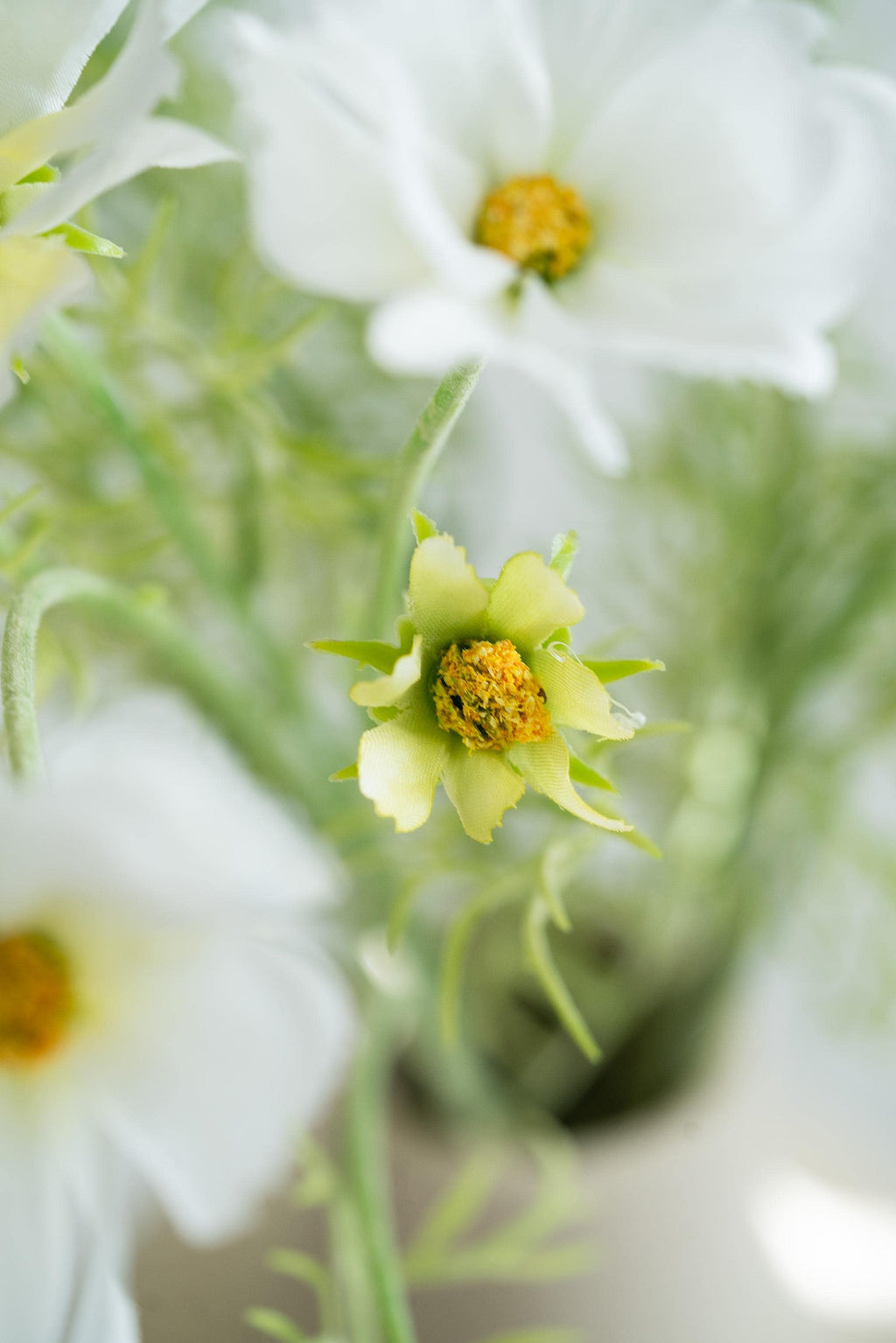 23.6" White Faux Cosmos Flowers – Long Stem Cosmos Bouquet Flowers for Home Décor, Wedding Arrangements & Table Centerpieces