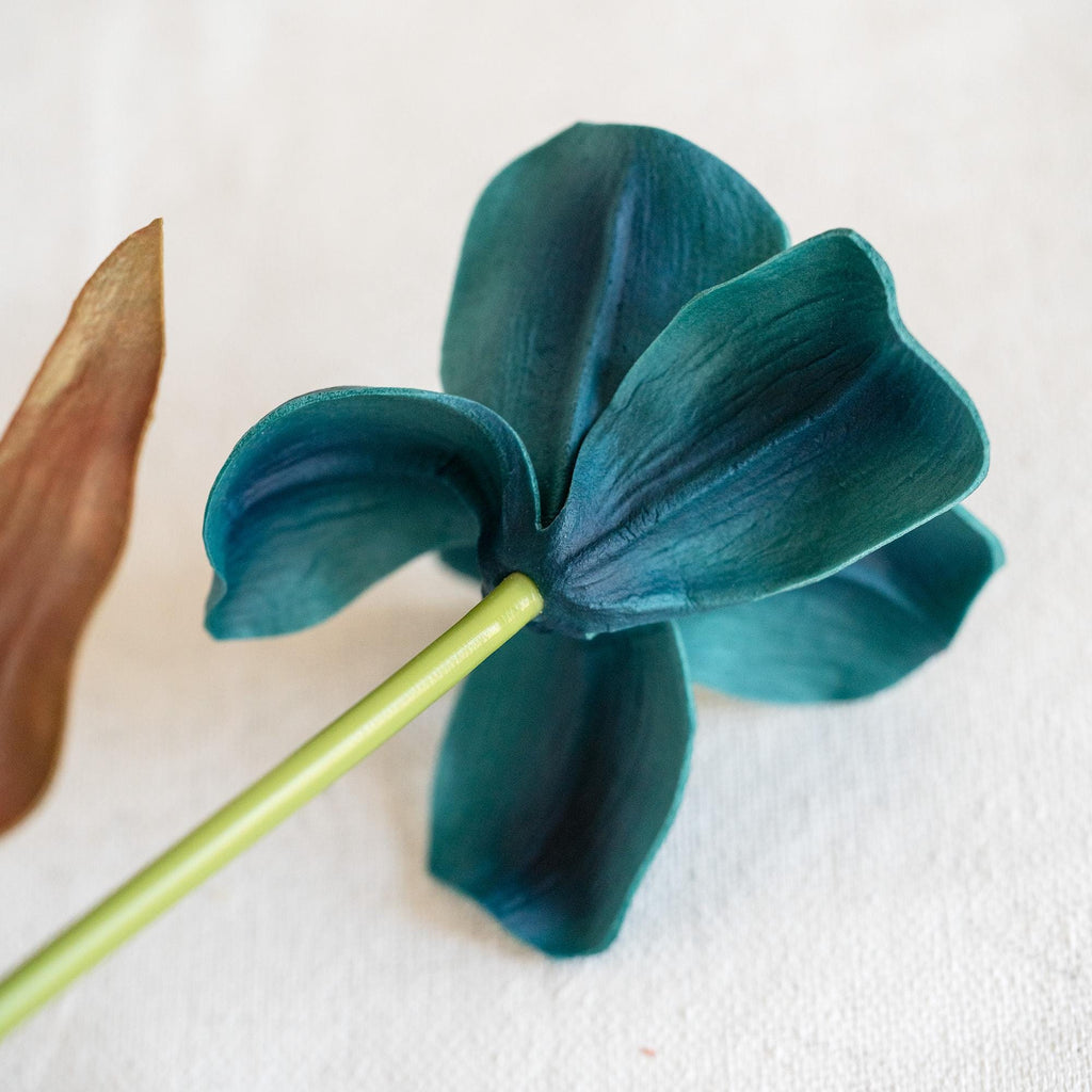 Real Touch Teal Lily-Flowered Tulips Stems – PU Faux Decor Flowers for Vase, Blue Floral Arrangements, Home Decor, Wedding Table Flowers