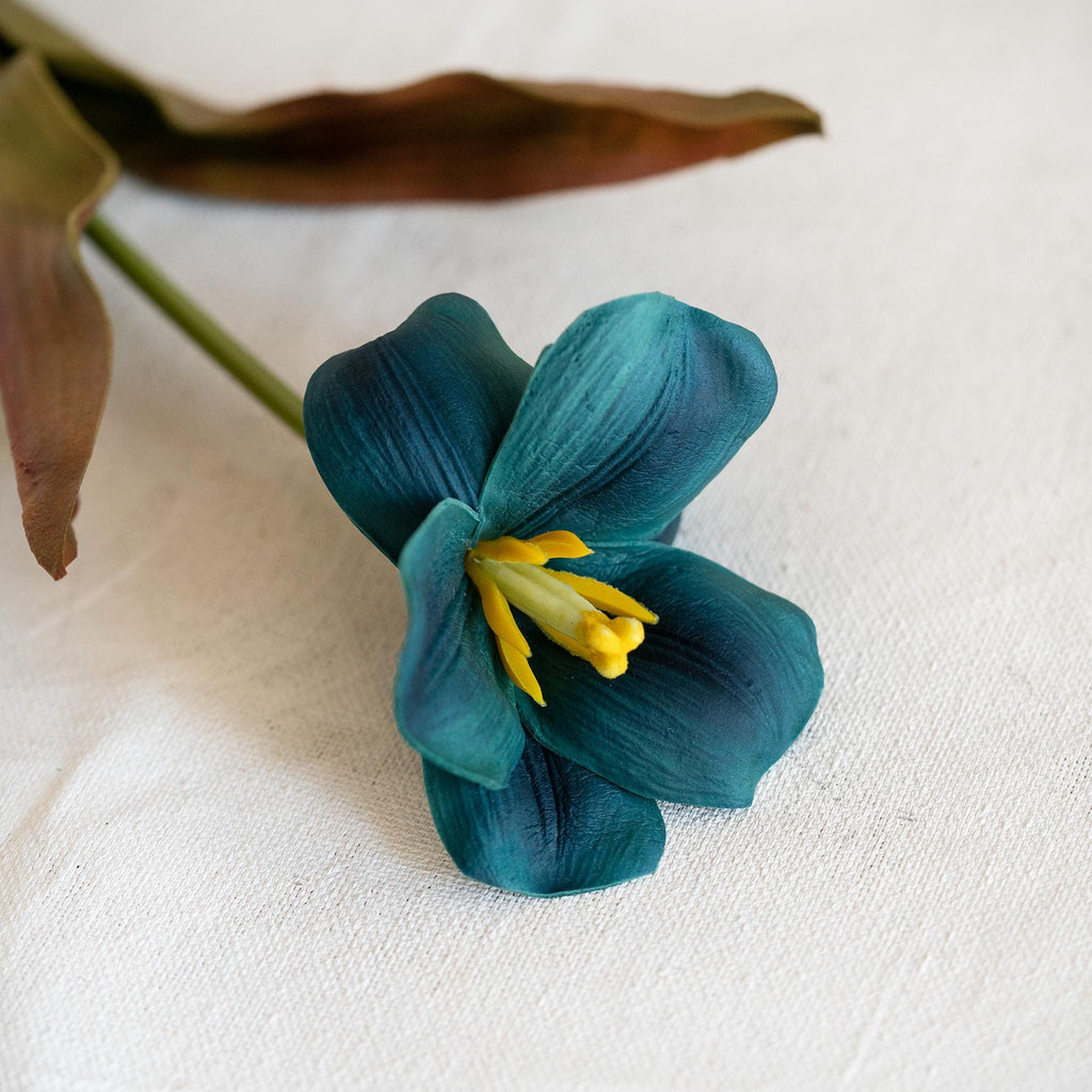 Real Touch Teal Lily-Flowered Tulips Stems – PU Faux Decor Flowers for Vase, Blue Floral Arrangements, Home Decor, Wedding Table Flowers