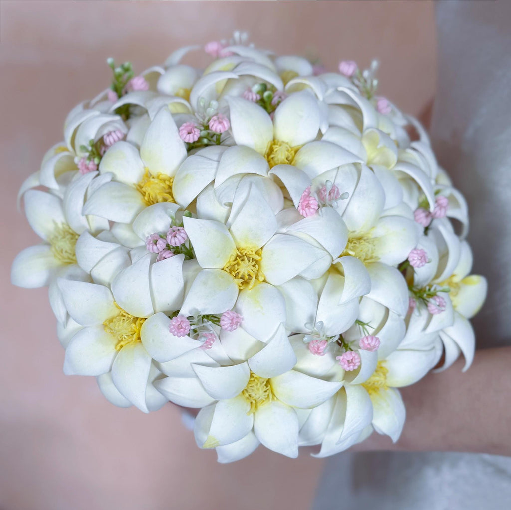 Ivory White Magnolia Bridal Bouquet with Babys Breath, Real touch Magnolia Wedding Flower Bouquet, Elegant Southern Bridesmaid Bouquet gift