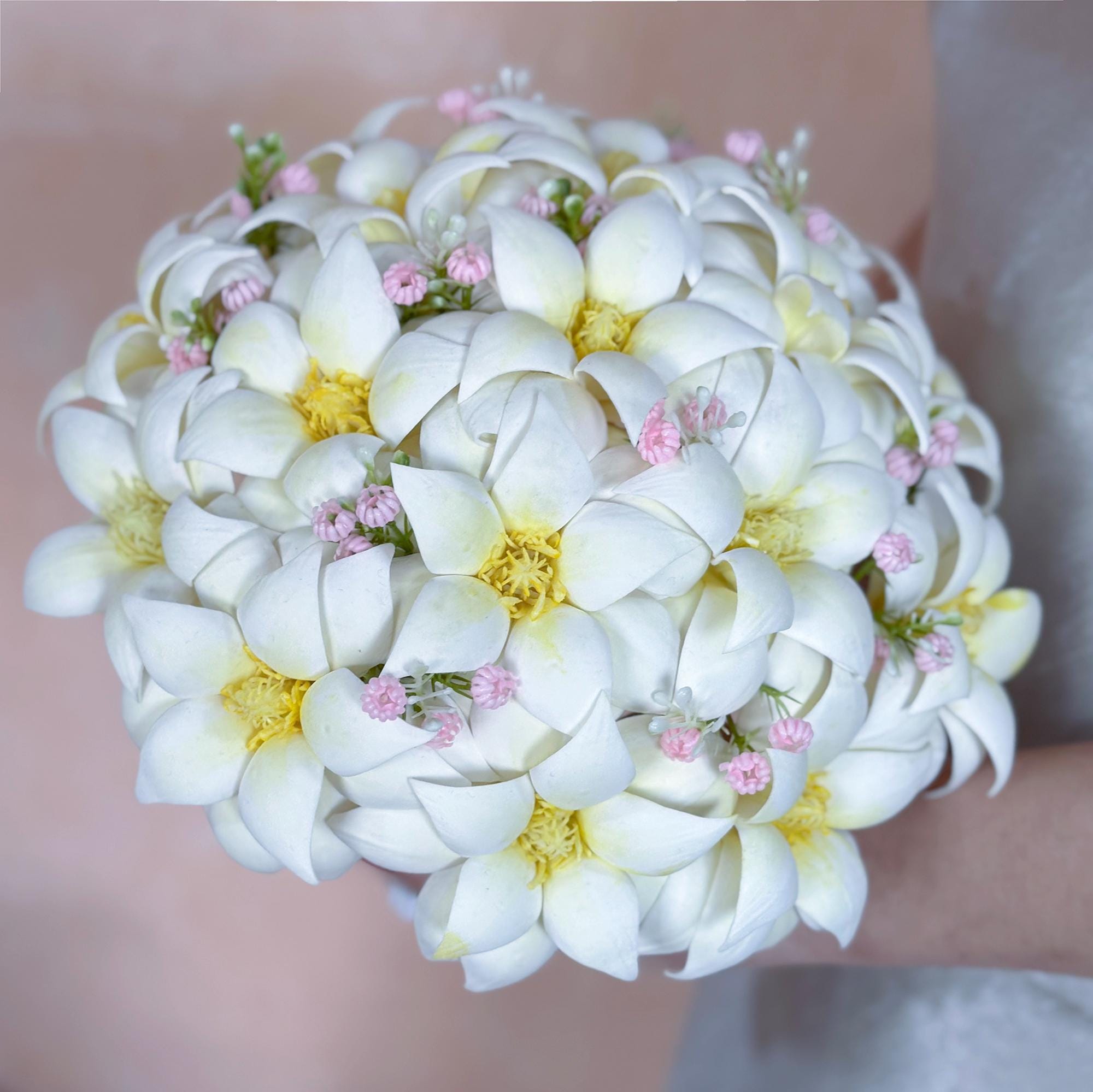 Ivory White Magnolia Bridal Bouquet with Babys Breath, Real touch Magnolia Wedding Flower Bouquet, Elegant Southern Bridesmaid Bouquet gift