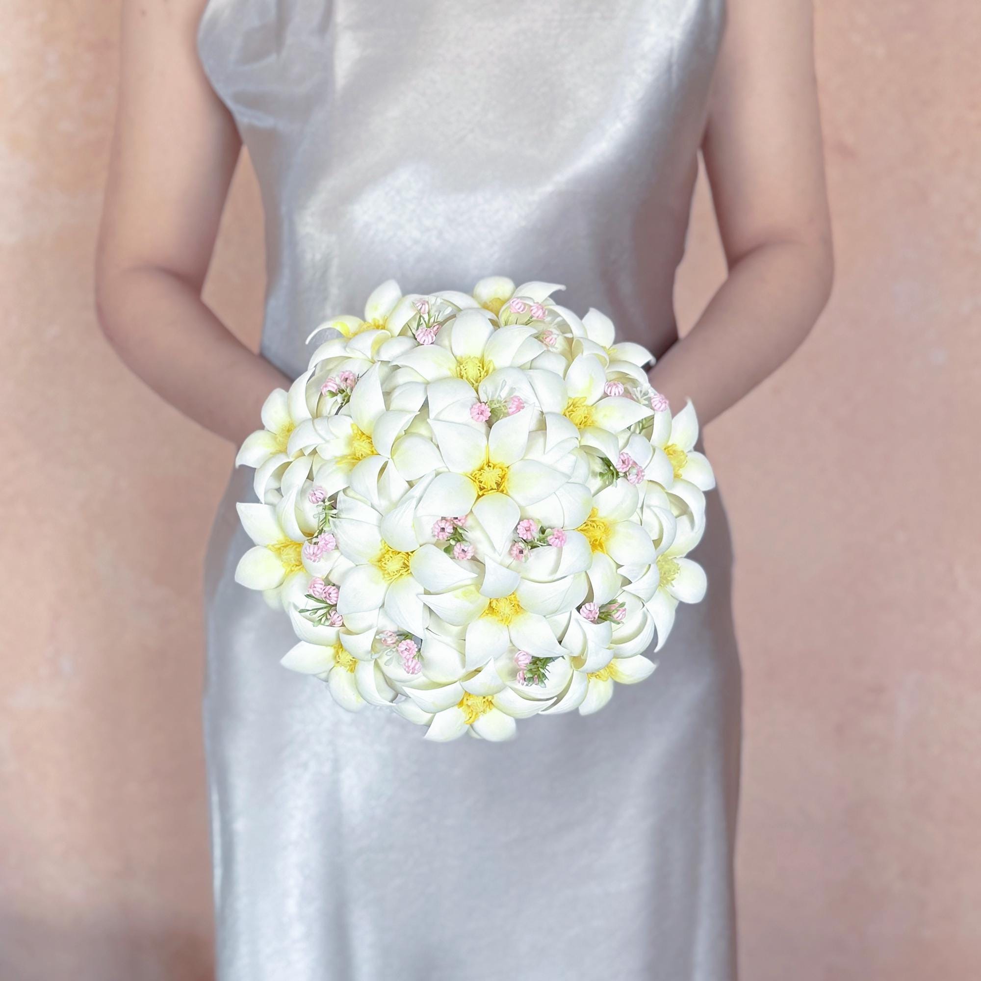 Ivory White Magnolia Bridal Bouquet with Babys Breath, Real touch Magnolia Wedding Flower Bouquet, Elegant Southern Bridesmaid Bouquet gift