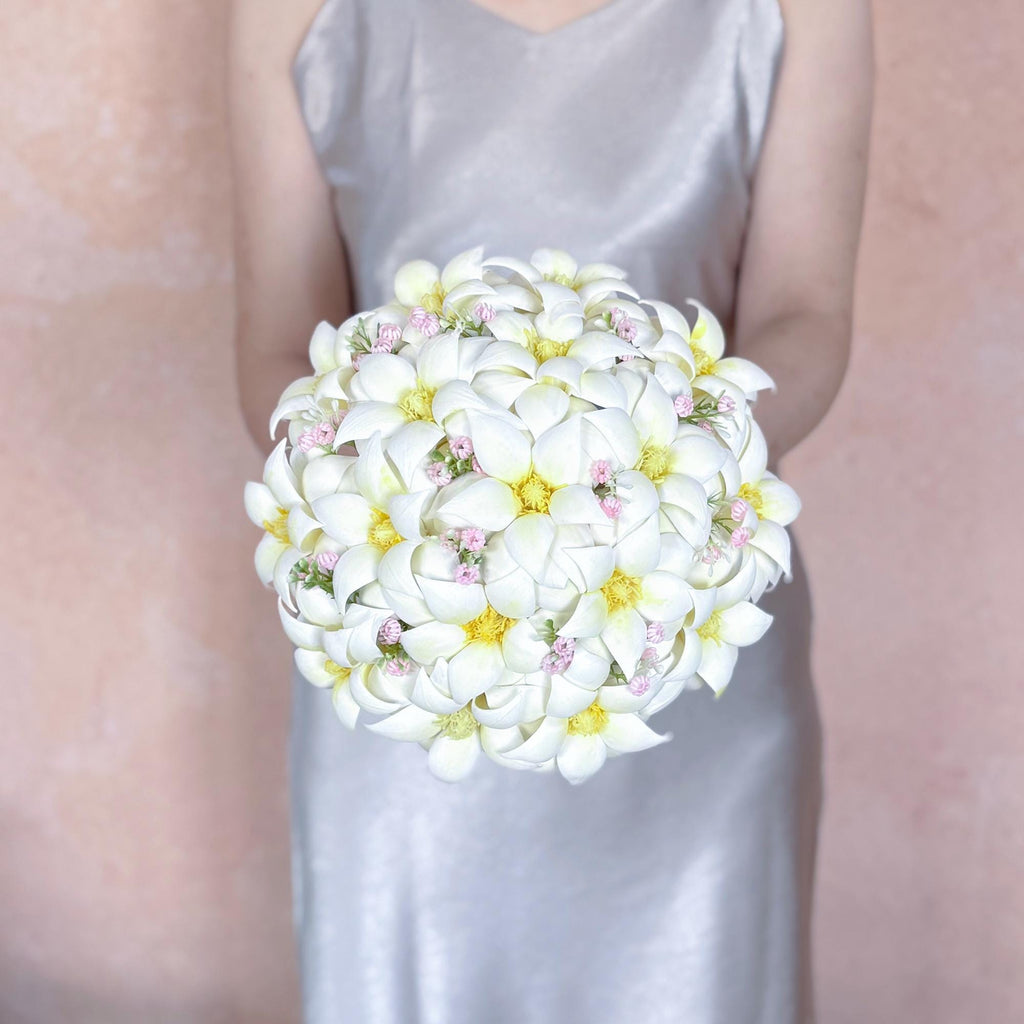 Ivory White Magnolia Bridal Bouquet with Babys Breath, Real touch Magnolia Wedding Flower Bouquet, Elegant Southern Bridesmaid Bouquet gift
