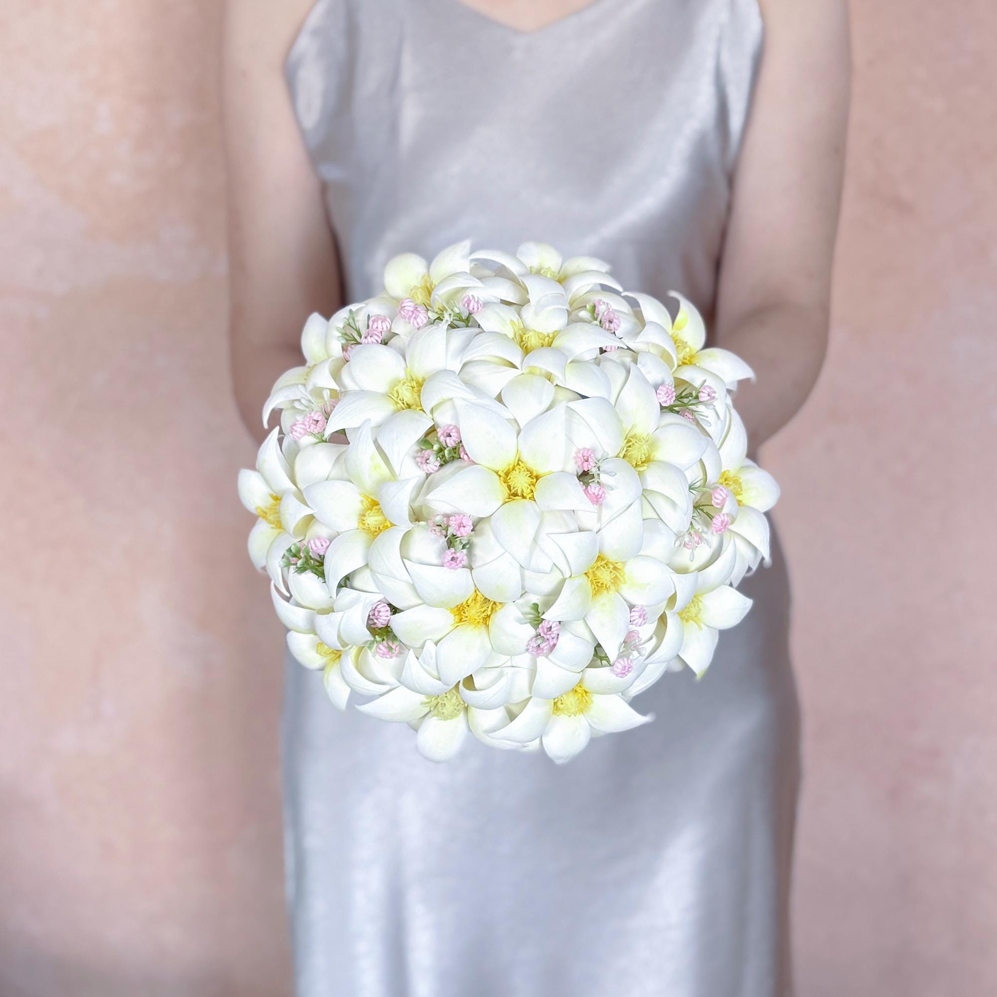 Ivory White Magnolia Bridal Bouquet with Babys Breath, Real touch Magnolia Wedding Flower Bouquet, Elegant Southern Bridesmaid Bouquet gift