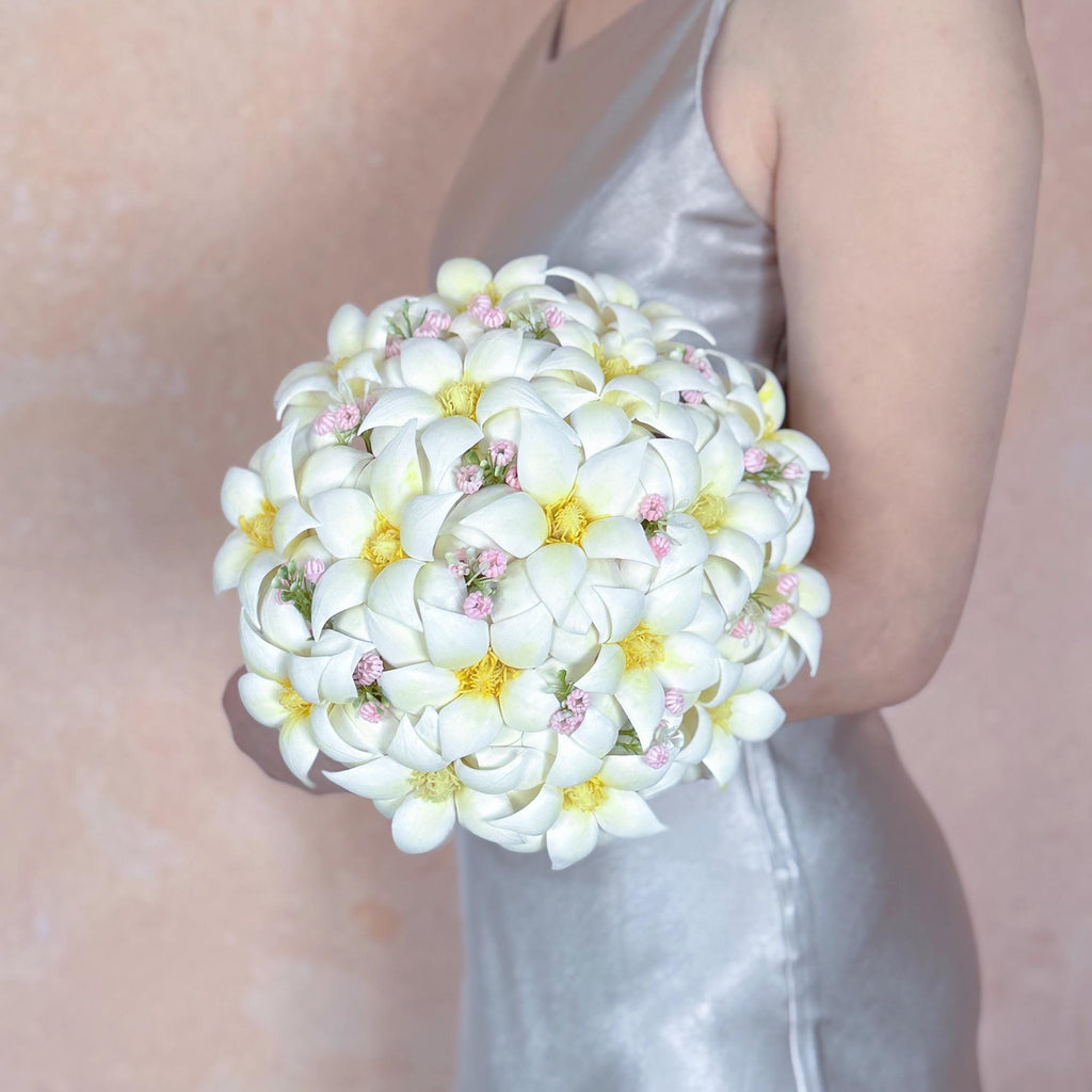 Ivory White Magnolia Bridal Bouquet with Babys Breath, Real touch Magnolia Wedding Flower Bouquet, Elegant Southern Bridesmaid Bouquet gift