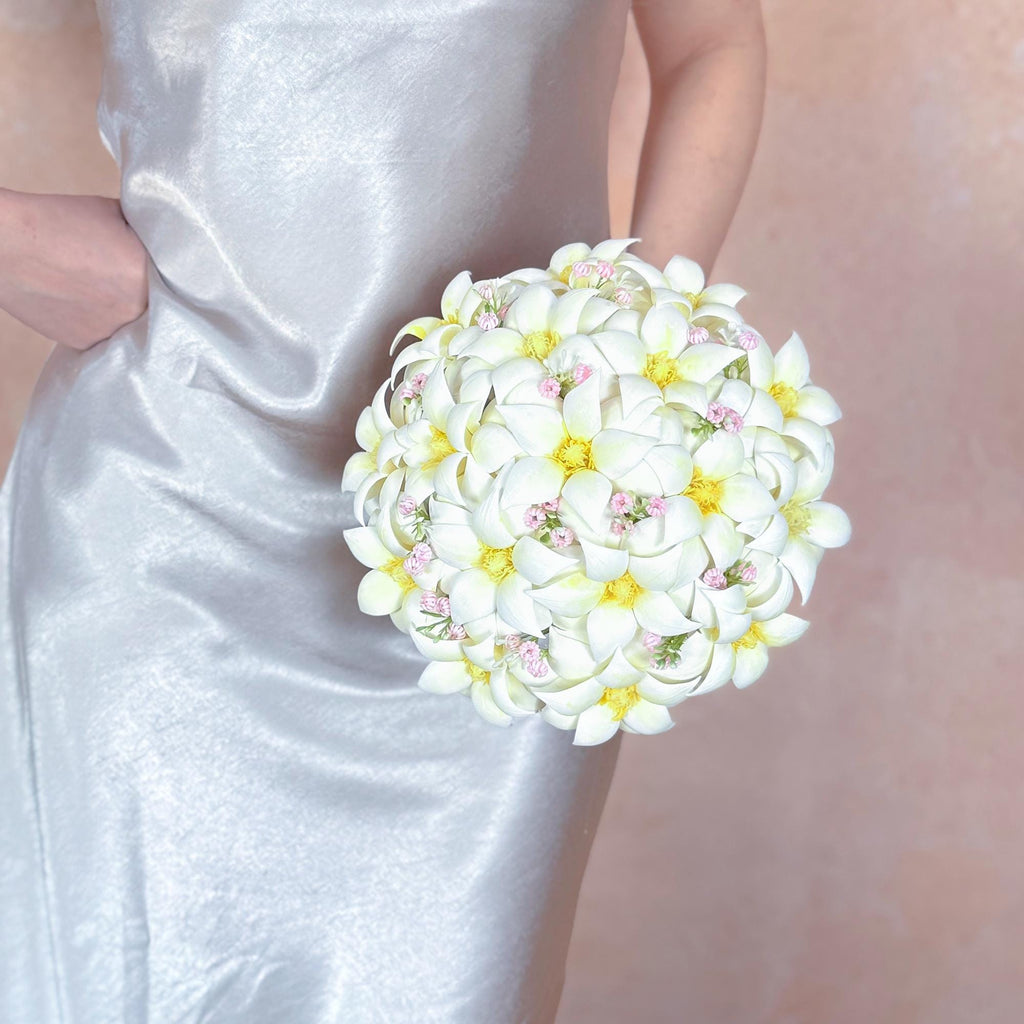 Ivory White Magnolia Bridal Bouquet with Babys Breath, Real touch Magnolia Wedding Flower Bouquet, Elegant Southern Bridesmaid Bouquet gift