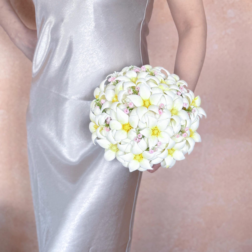 Ivory White Magnolia Bridal Bouquet with Babys Breath, Real touch Magnolia Wedding Flower Bouquet, Elegant Southern Bridesmaid Bouquet gift